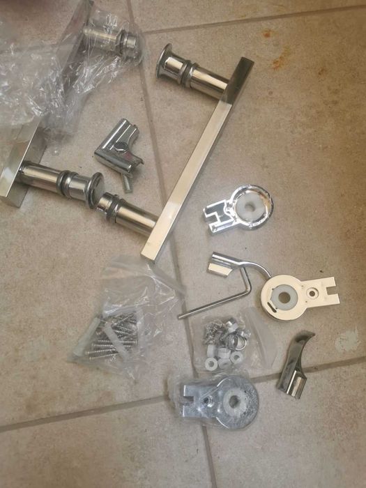 Продавам преграда за душ/баня