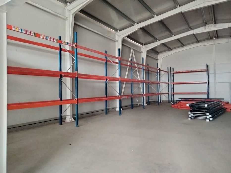 Rafturi metalice reglabile 
Depozitare manuala
Depozit paleti