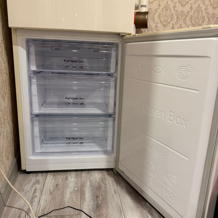 Продам холодильник Samsung.