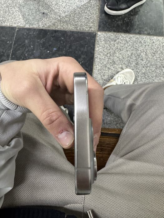 Iphone 15 pro (natural)