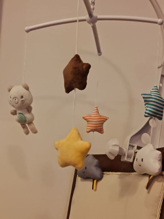 Музикална въртележка за бебешко креватче (не изисква батерии)