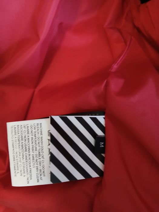 Vând geacă Off White