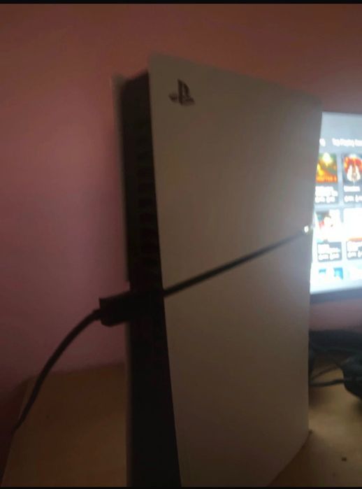 Vând ps5 cu maneta plus fc26