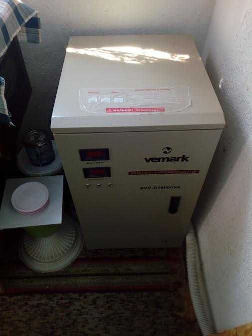 Стабилизатор на напрежение SVC-V15000VA