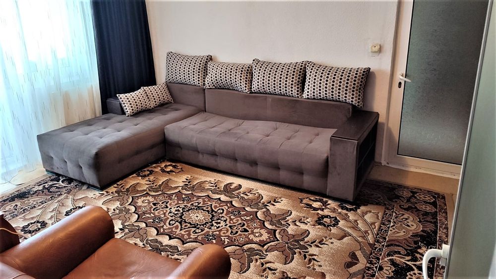 Vând pa.2 camere semidecomandat