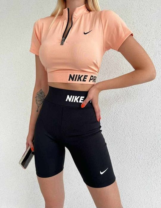 Дамски спортен екип