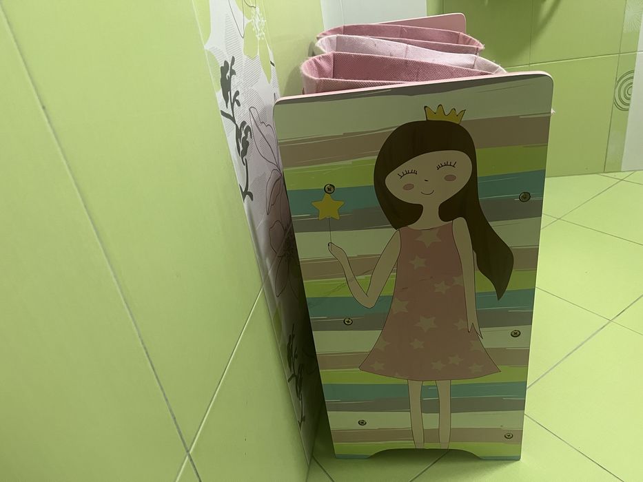 Стелаж за играчки
