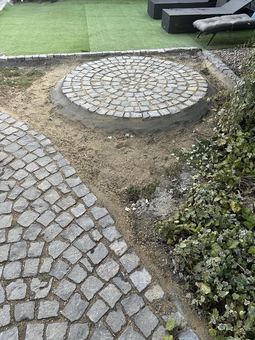 Vând piatră cubică de pavaj istoric și montez