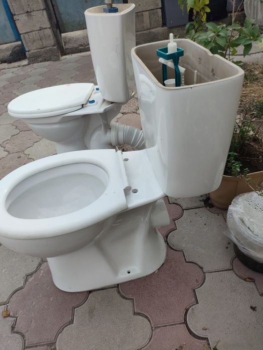 Продам туалет унитаз.
