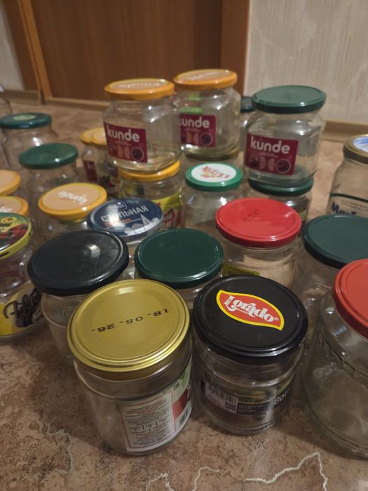 Продаю банки разные.