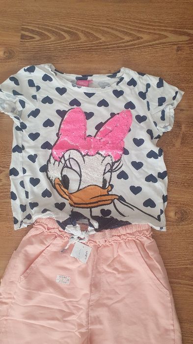 Pantaloni scurti noi cu eticheta și tricou Disney 7-8 ani 30 lei