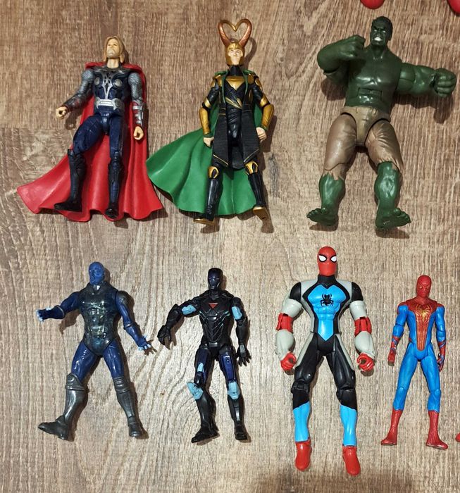 Lot 40 figurine: Marvel, DC, Star Wars, Gormiti, Pokemon, etc
