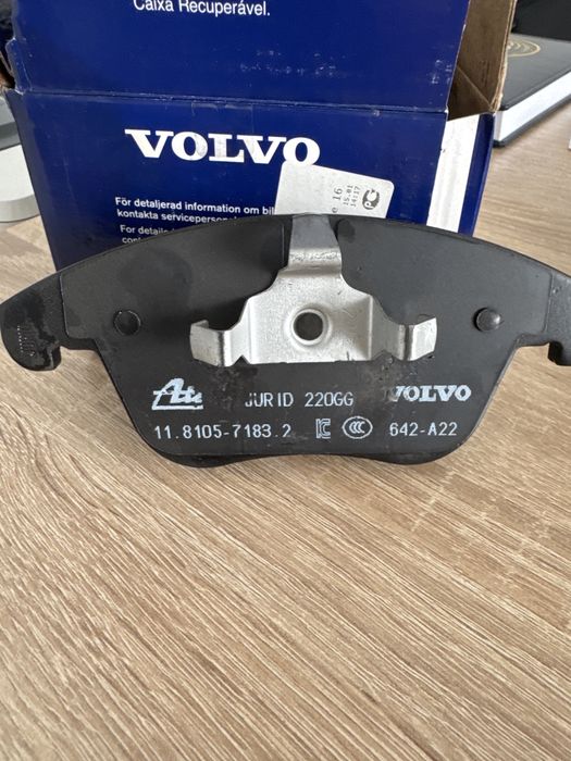 Продам оригинальные тормозные колодки volvo