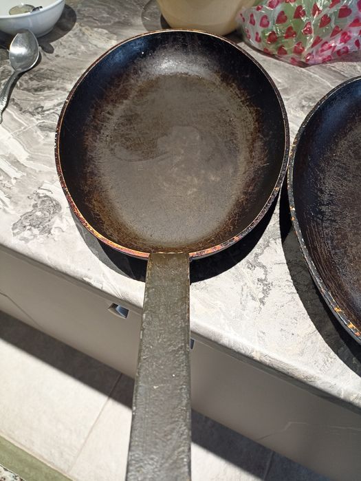 Продам чугунную сковородку