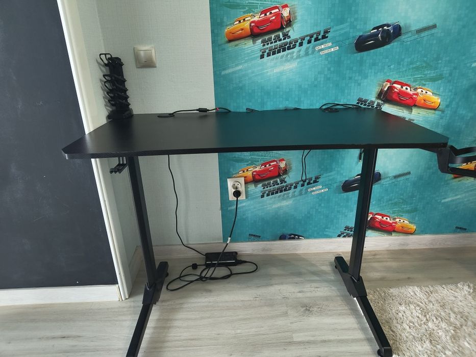 Продам стол. Б/у