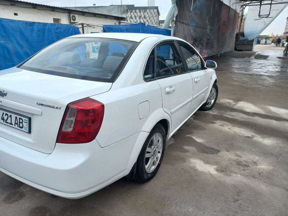 1.8 Lacceti oq avtomat