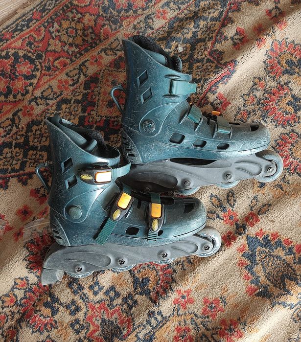 Роликовые коньки