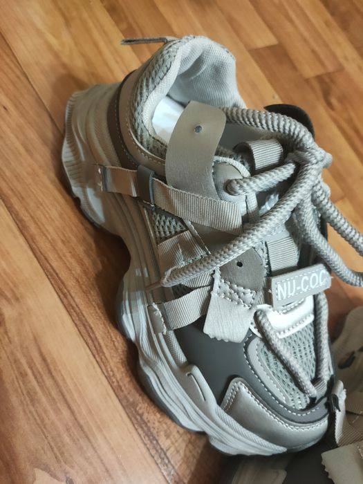 Продам кроссовки