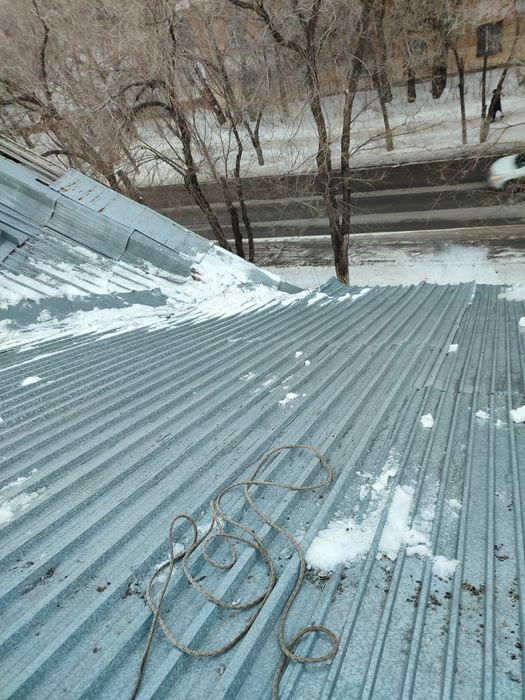 Уборка снега с крыш