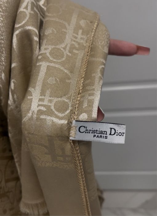 шарф от диор оригинальный в хорошем состоянии