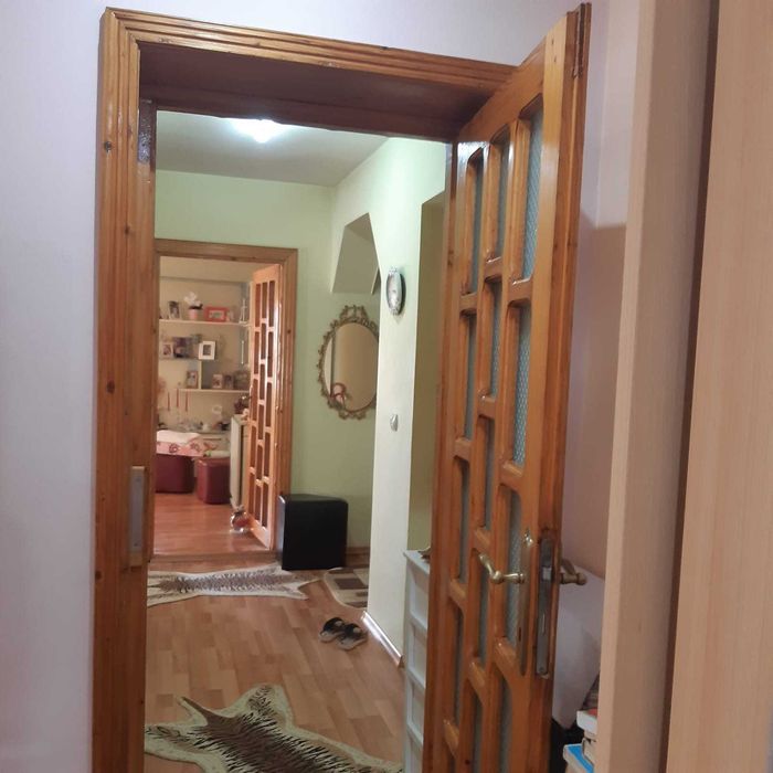 vând apartament in orașul Săveni