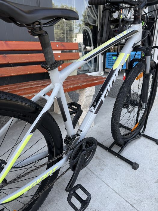Планински велосипед Giant 27.5/M