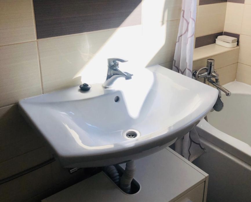 VÂND set moblier baie - oglindā, lavoar, dulāpior alb, culori neutre