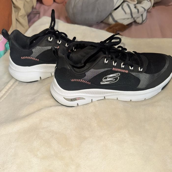 Skechers дамски обувки размер 36