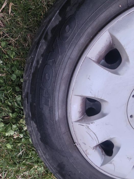 Vând 4 jante  R 15 + cauciucuri , pentru Golf 5