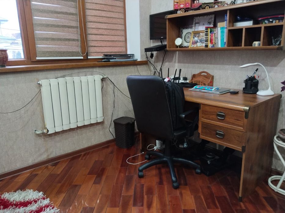 Кровать, стол , шкаф продам