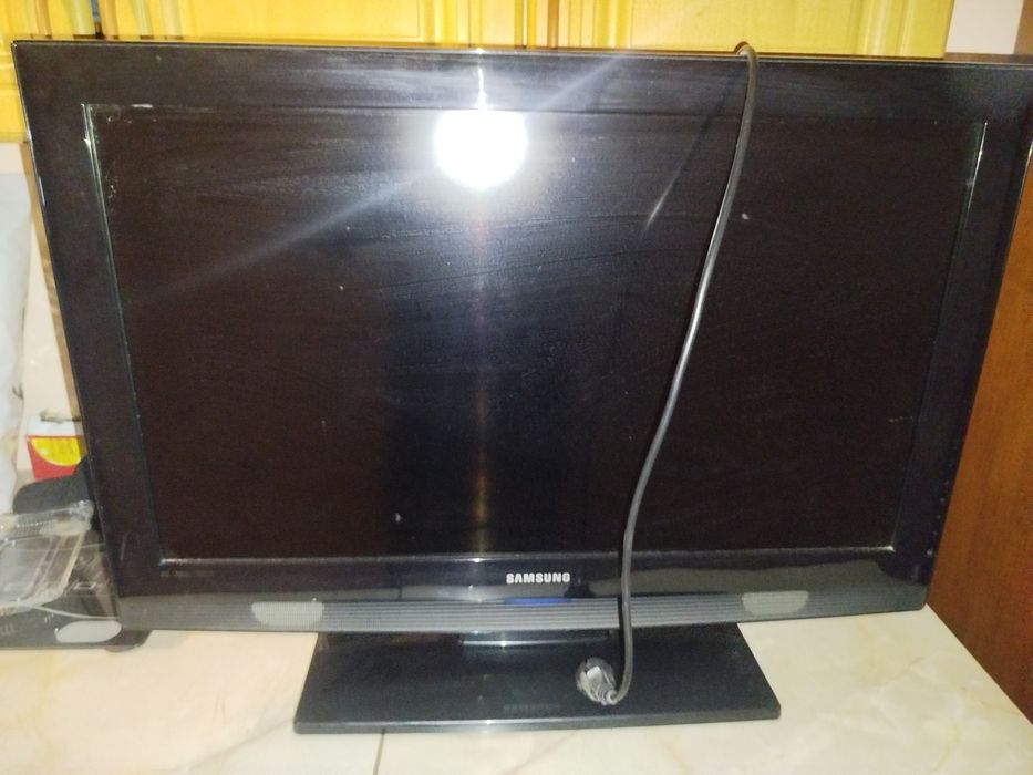 Продам телевизор Samsung LE32B350F1W. Б/у