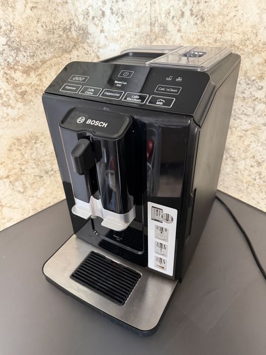 Напълно автоматичен кафеавтомат Bosch VeroCup 100 (TIS30129RW) – Отлично състояние