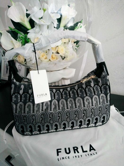 Чисто нова неразопакована чанта Furla
