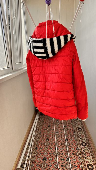 Продам куртку на девочку