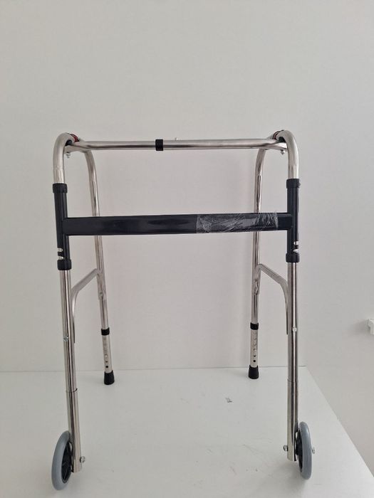 Опорные ходунки с колесами