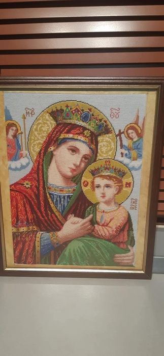 Гоблени, ушити и рамкирани.