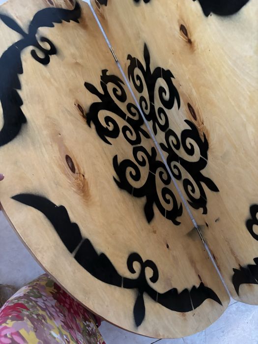 Продам казахский стол очень легкий