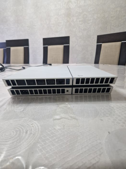 Продаю Sony Playstation 4