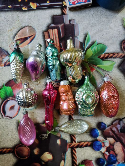 Продаются Вазы разные 60-70 г, ёлочные игрушки