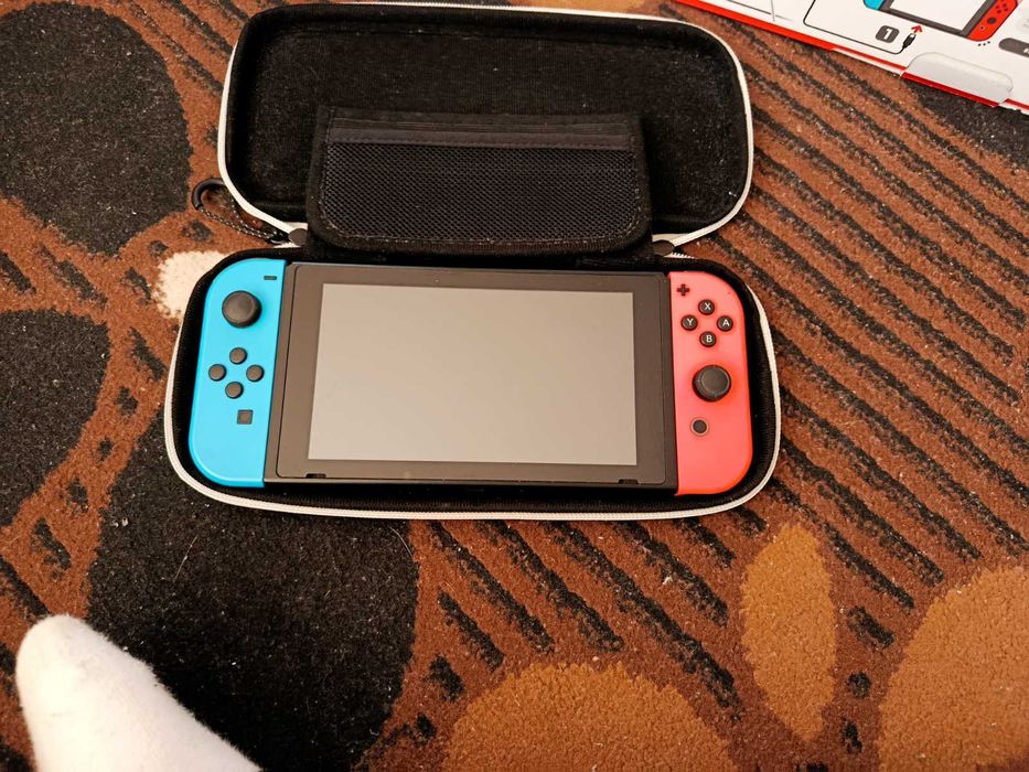 Nintendo Switch + 128гб карта и Калъф