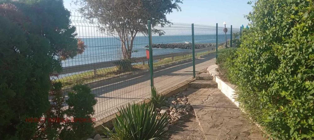 Къща в с. Равда, ПЪРВА ЛИНИЯ