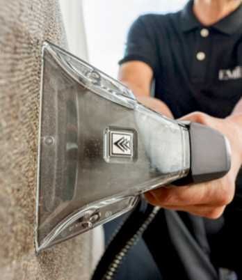 Inchiriez aspirator profesional curatare injectie-extractie Karcher