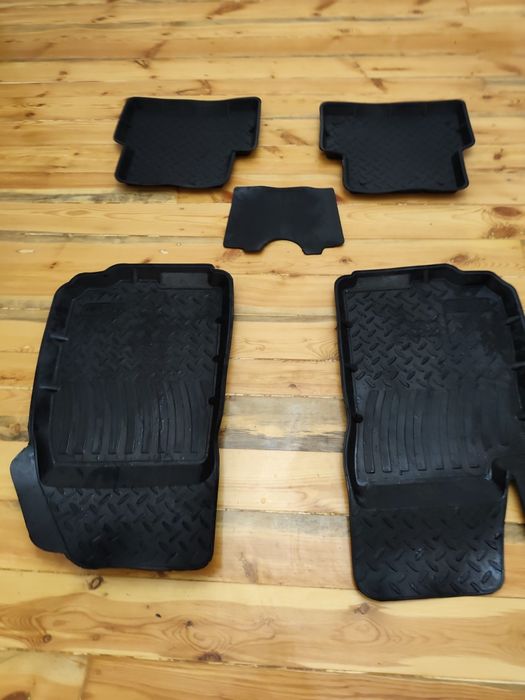 Полик для Кобальта в отличном состоянии