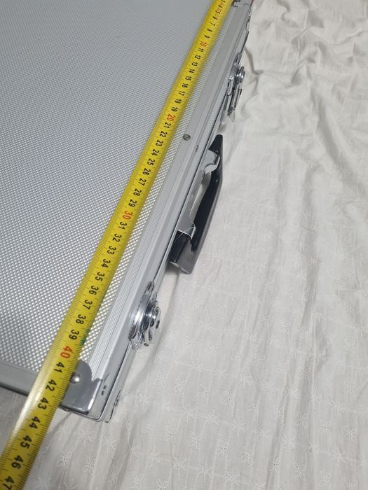 Valiza cu cheii din aluminiu!