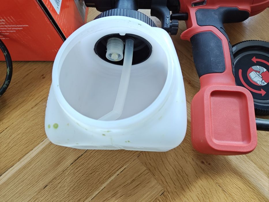 Пистплет за боядисване Black & Decker