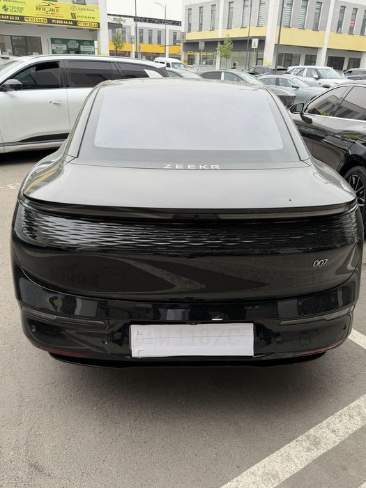 ZEEKR 007    Standart 2024год
