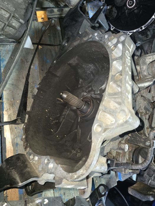 Cute de viteze toyota avensis 2.2 150 cai manuala 6 trepte