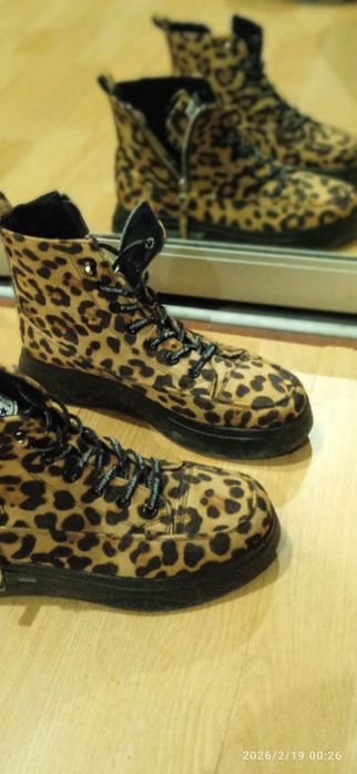 Продам ботинки один раз одели за 5000 отдам