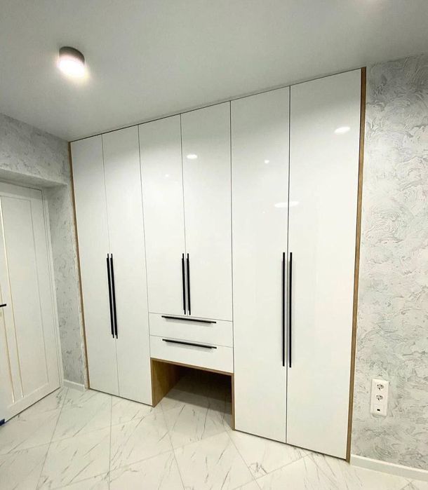 Shkaf sotiladi dastafka ustanovka bepul