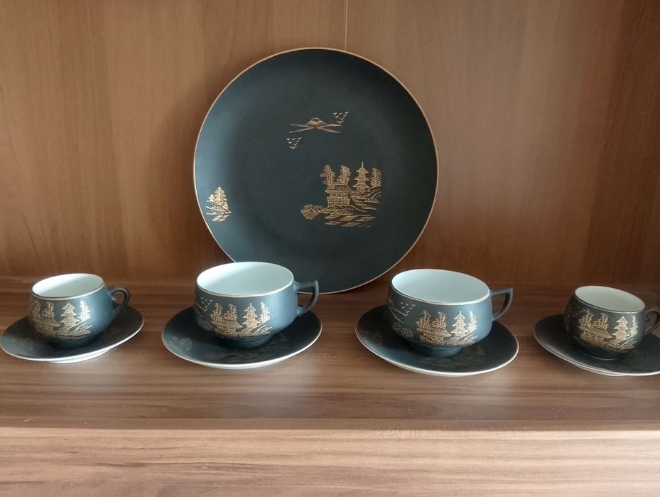 Японски сервизи за кафе и чай.